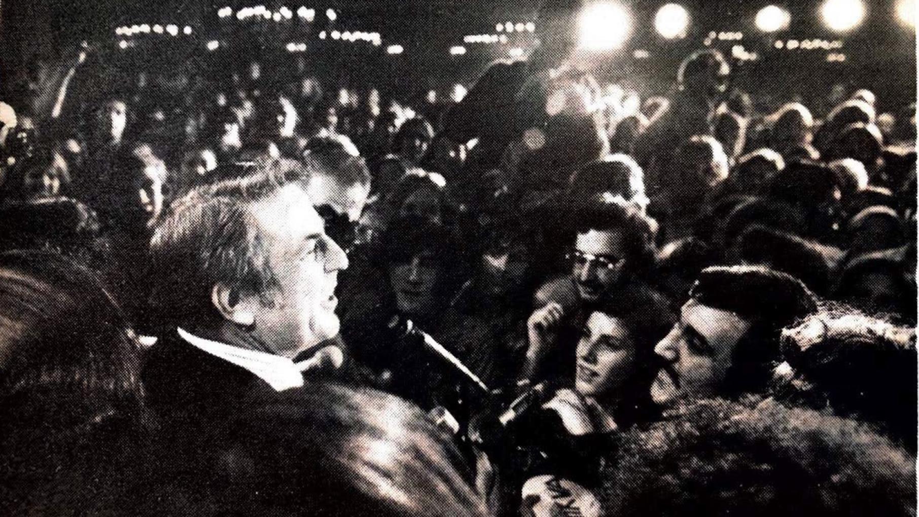Abner Mikva saw "government as a power that could potentially be a powerful force for good in America." Photo: Courtesy Mikva family Abner Mikva in a crowd. Photo: Courtesy Mikva Family