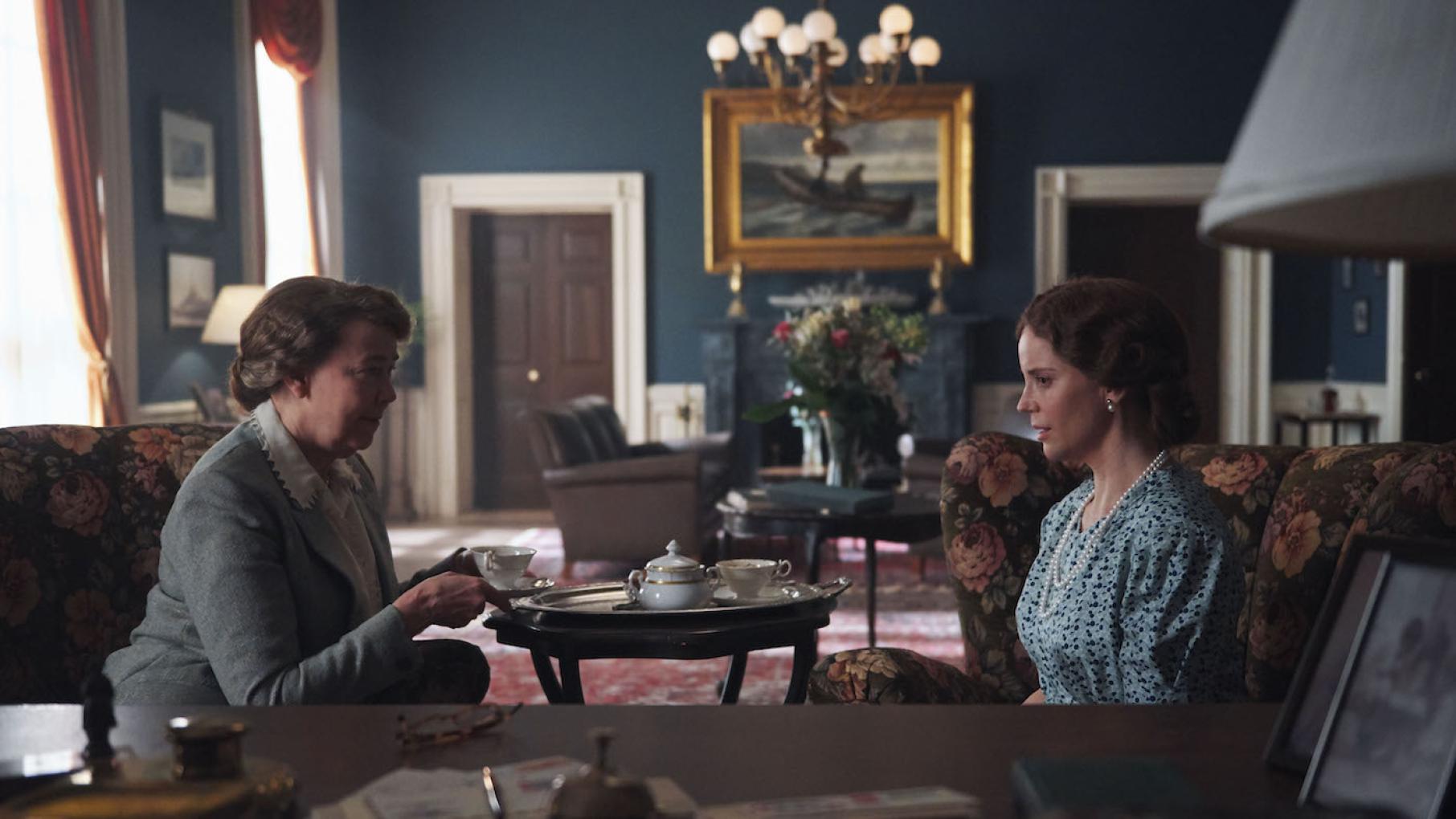 Märtha goes to Eleanor for public speaking advice as she raises her profile. Photo: Masterpiece Eleanor Roosevelt and Princess Märtha in 'Atlantic Crossing'