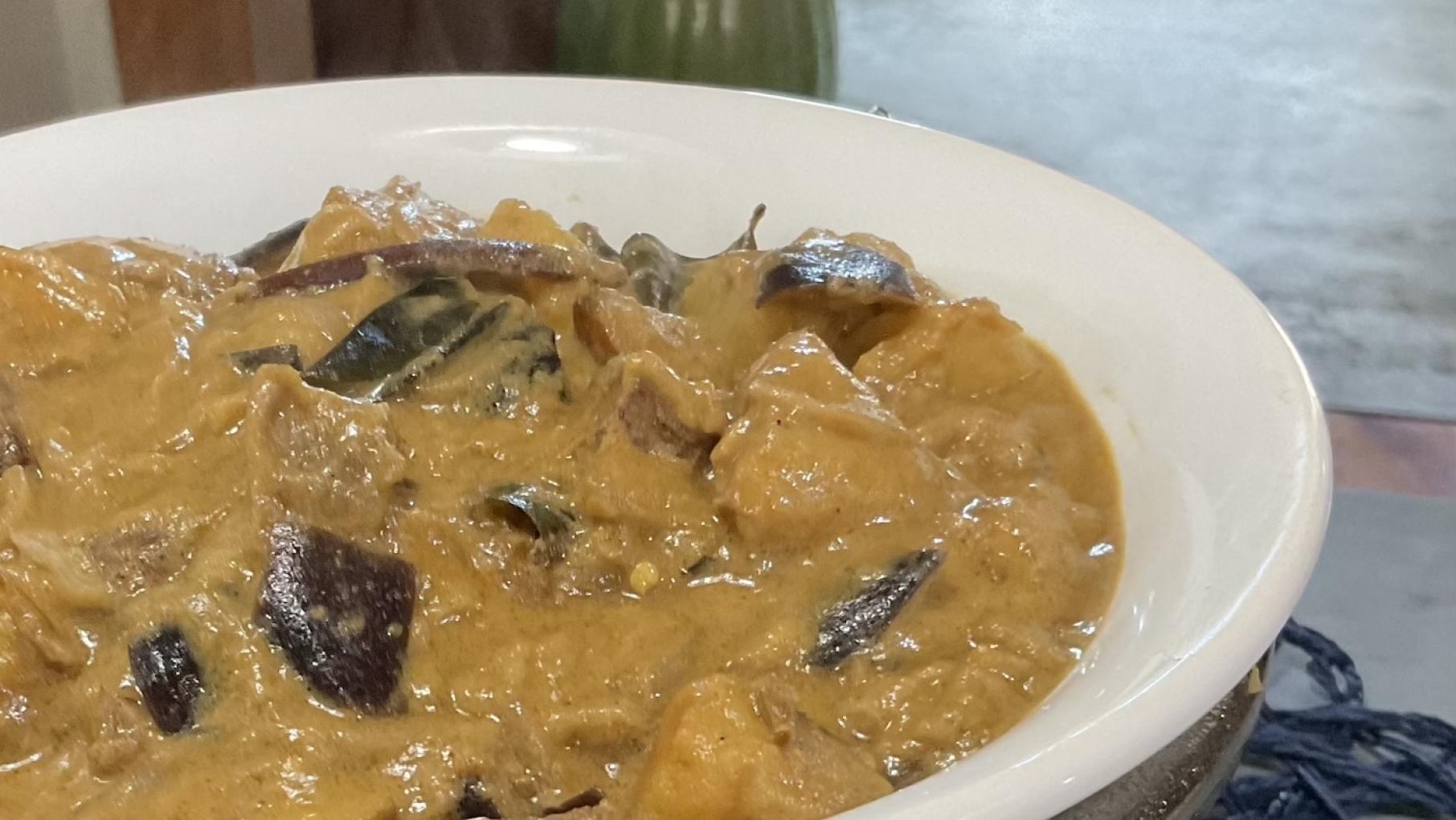 Kaliya curry is a traditional curry eaten by Sri Lankan Muslims that features fried eggplant, plantain, and potato. Photo: Mary Anne Mohanraj Kaliya Curry. Photo: Mary Anne Mohanraj