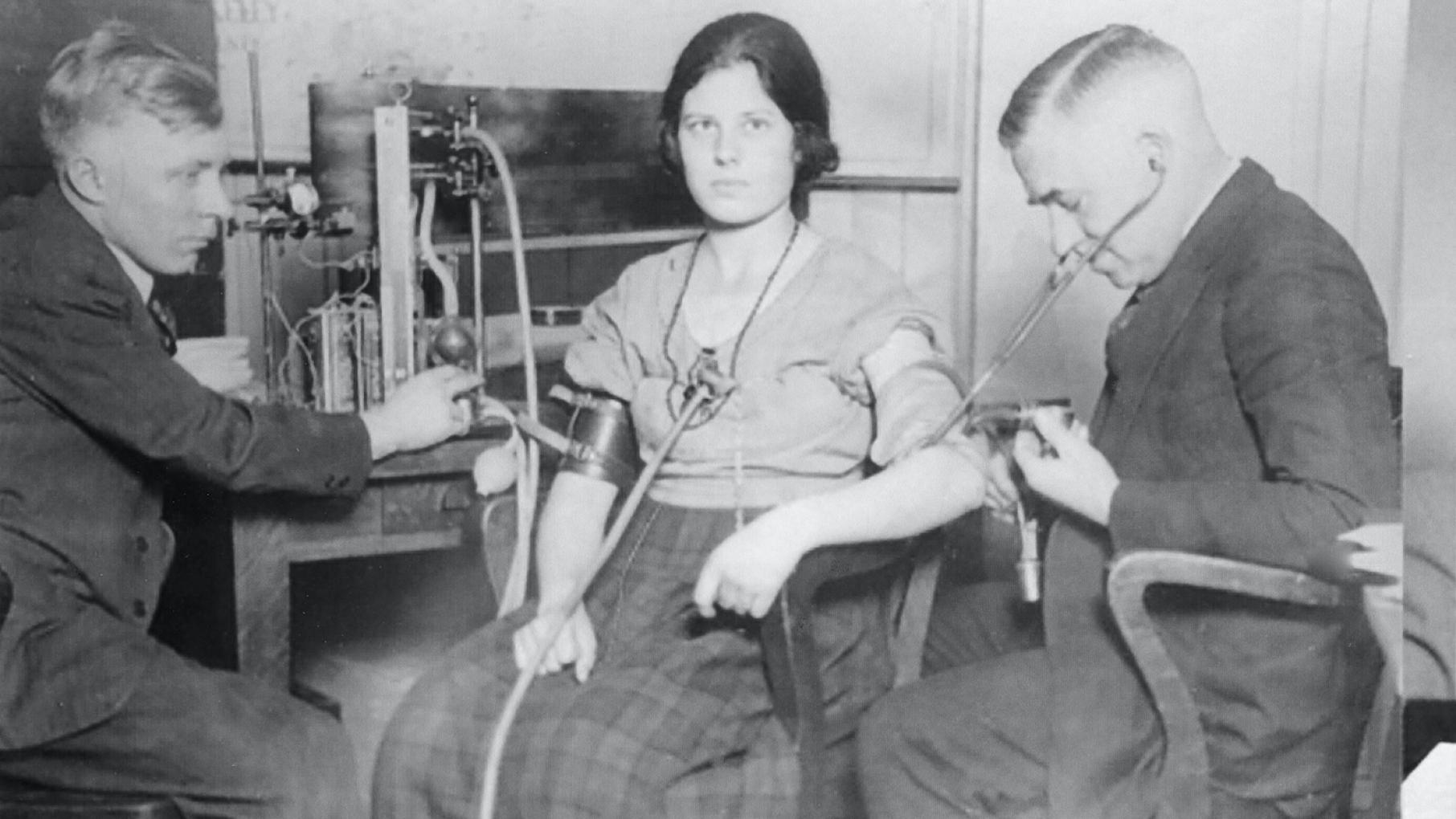 John Larson (left) and August Vollmer interrogate an unknown Berkeley undergraduate in 1921 or 1922. Photo: Berkeley Police Department Historical Unit John Larson (left) and August Vollmer interrogate an unknown Berkeley undergraduate in 1921 or 1922