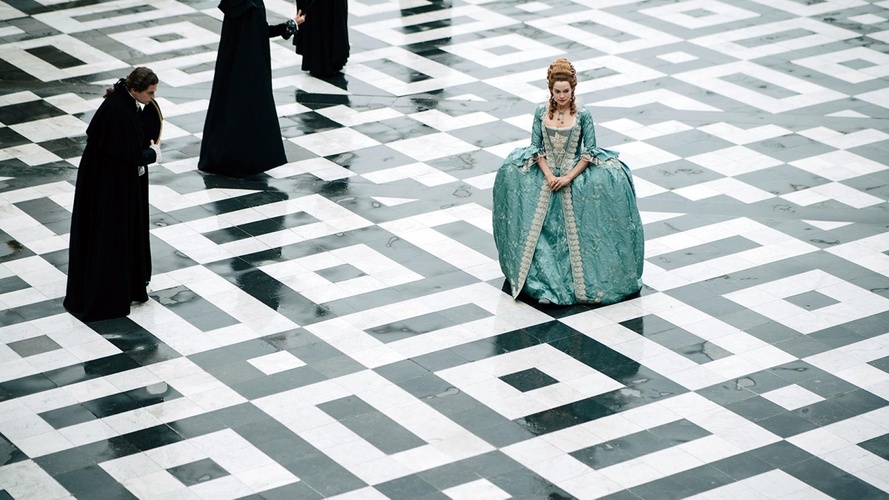 Marie Antoinette is a naive outsider to the court of Versailles. Photo: Caroline Dubois - Capa Drama / Banijay Studios France / Les Gens / Canal+ Marie Antoinette entering Versailles