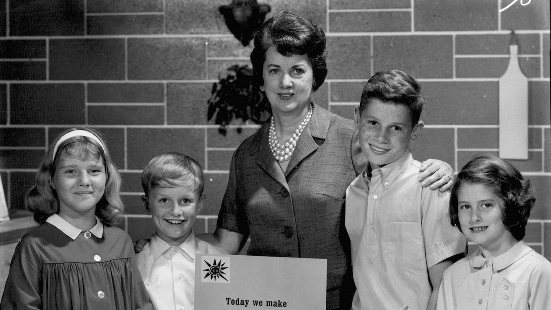 Ruth Ellen Church, a longtime food editor at the 'Chicago Tribune,' was one of the first people to write about wine in the United States. Photo: Wikimedia Commons/Jullianneb (cropped) Ruth Ellen Church on a cooking television show with children