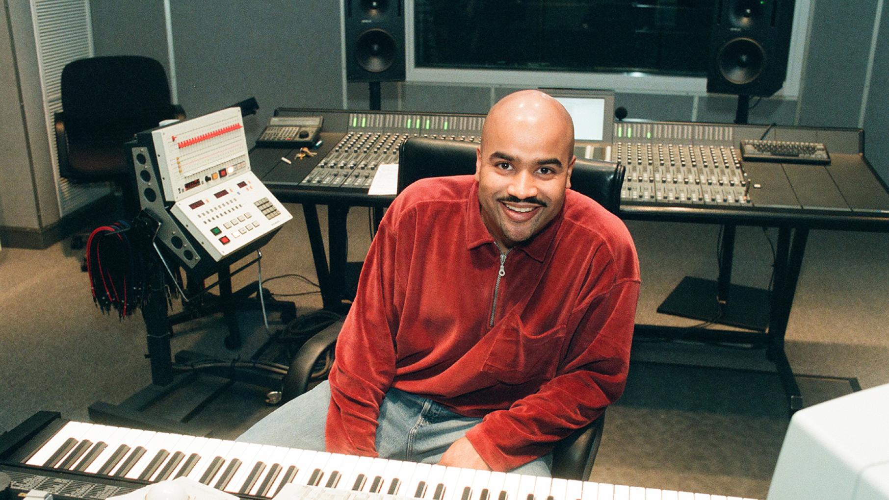 Steve "Silk" Hurley, pictured here in 1996, was an important early house DJ. Photo: ST-12001627-0015, Chicago Sun-Times collection, Chicago History Museum DJ Steve "Silk" Hurley sits behind a keyboard and in front of a mixing board in a studio in 1996