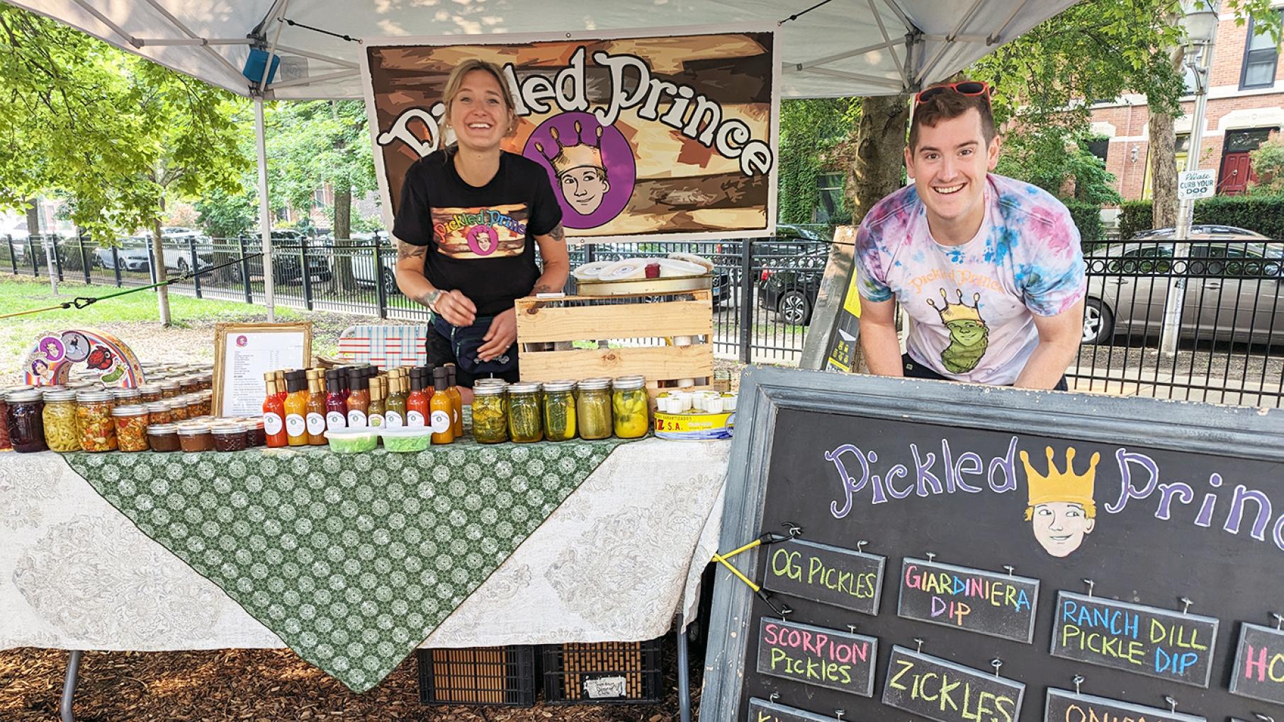 Alex Skrzypczyk and Brian Greene at their stand at the Wicker Park Farmers Market. Image: Lisa Futterman 