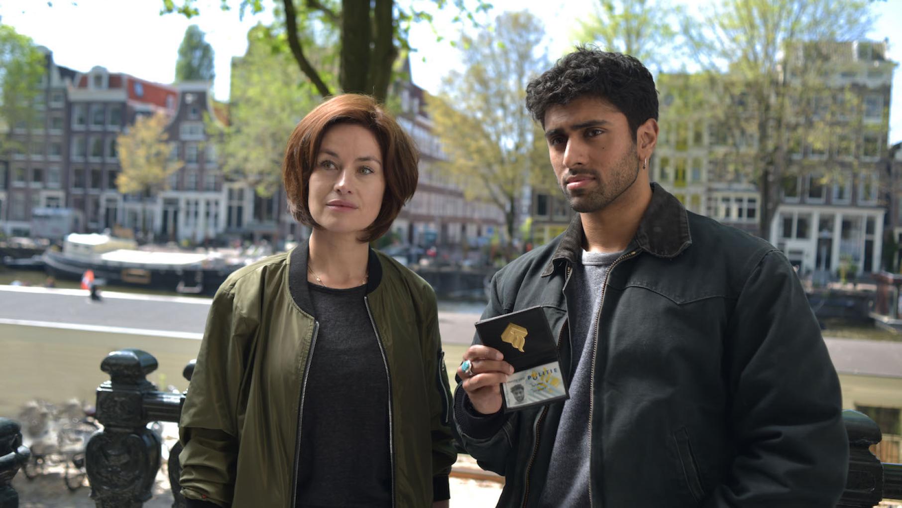 Lucienne and the team are surprised to learn about connections from the case to Dahlman and Van der Valk. Credit: Company Pictures, NL Films & A3MI Eddie stands next to Lucienne and flashes a badge