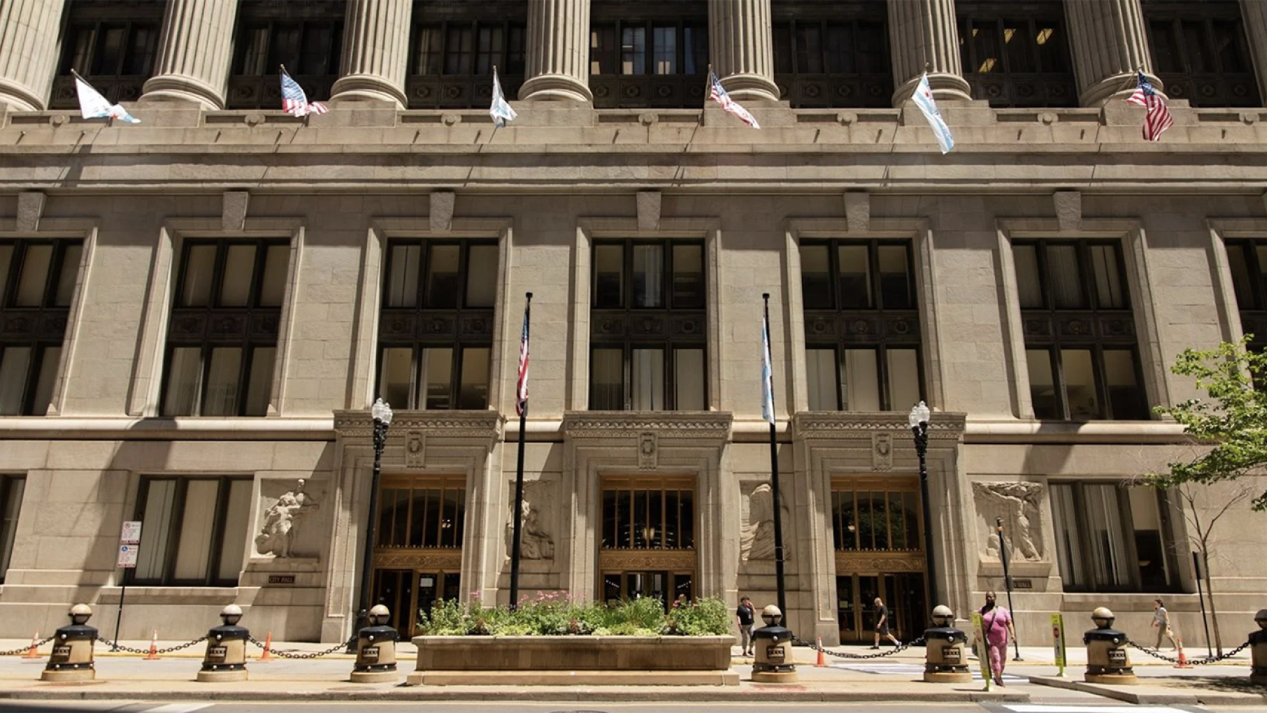 The facade of Chicago's City Hall