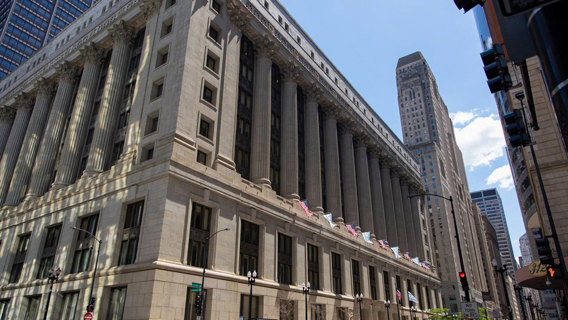 The exterior of Chicago's City Hall