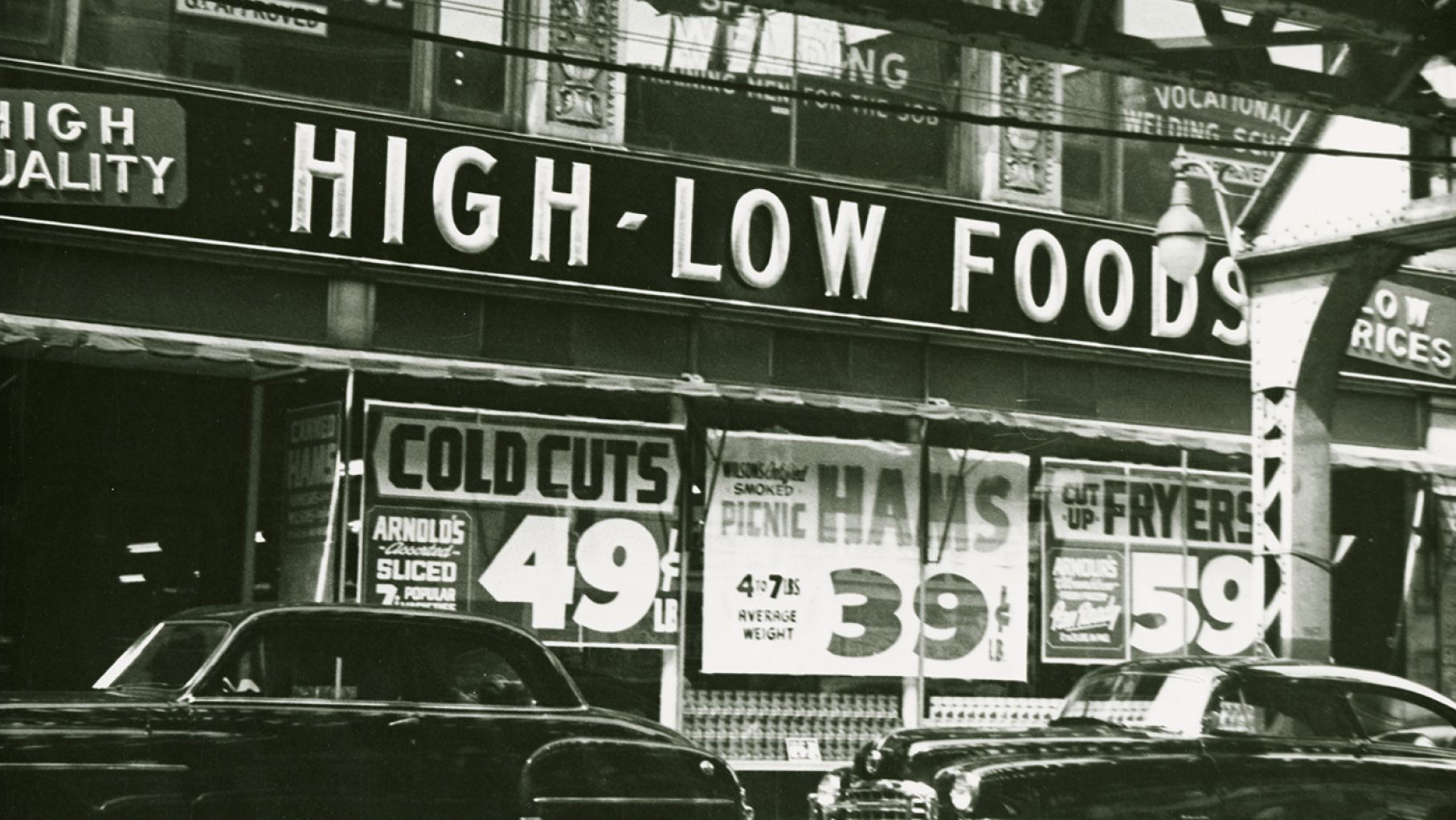 A High-Low Foods grocery store on 63rd Street in Chicago in 1951. Credit: Chicago History Museum, ICHi-092692; Clarence Homan, photographer A black and white photo of a High-Low Foods storefront in Chicago