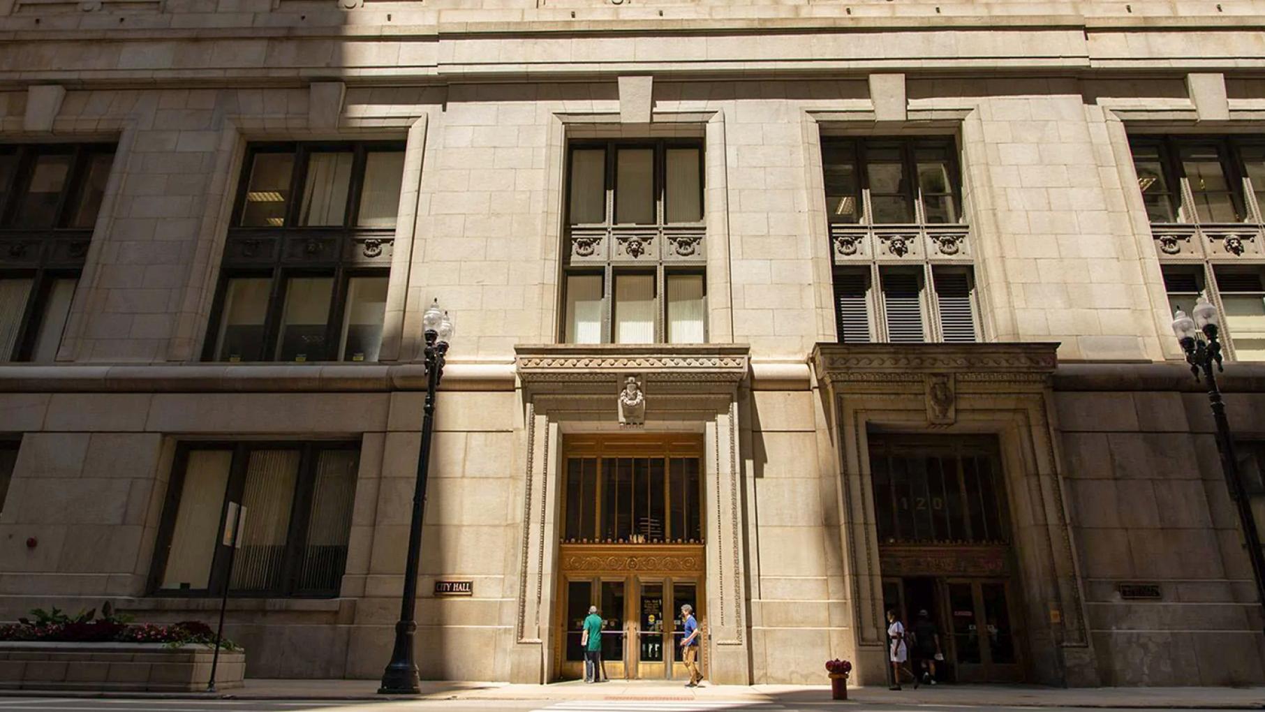 Chicago City Hall. (Michael Izquierdo / WTTW News) The facade of Chicago's City Hall