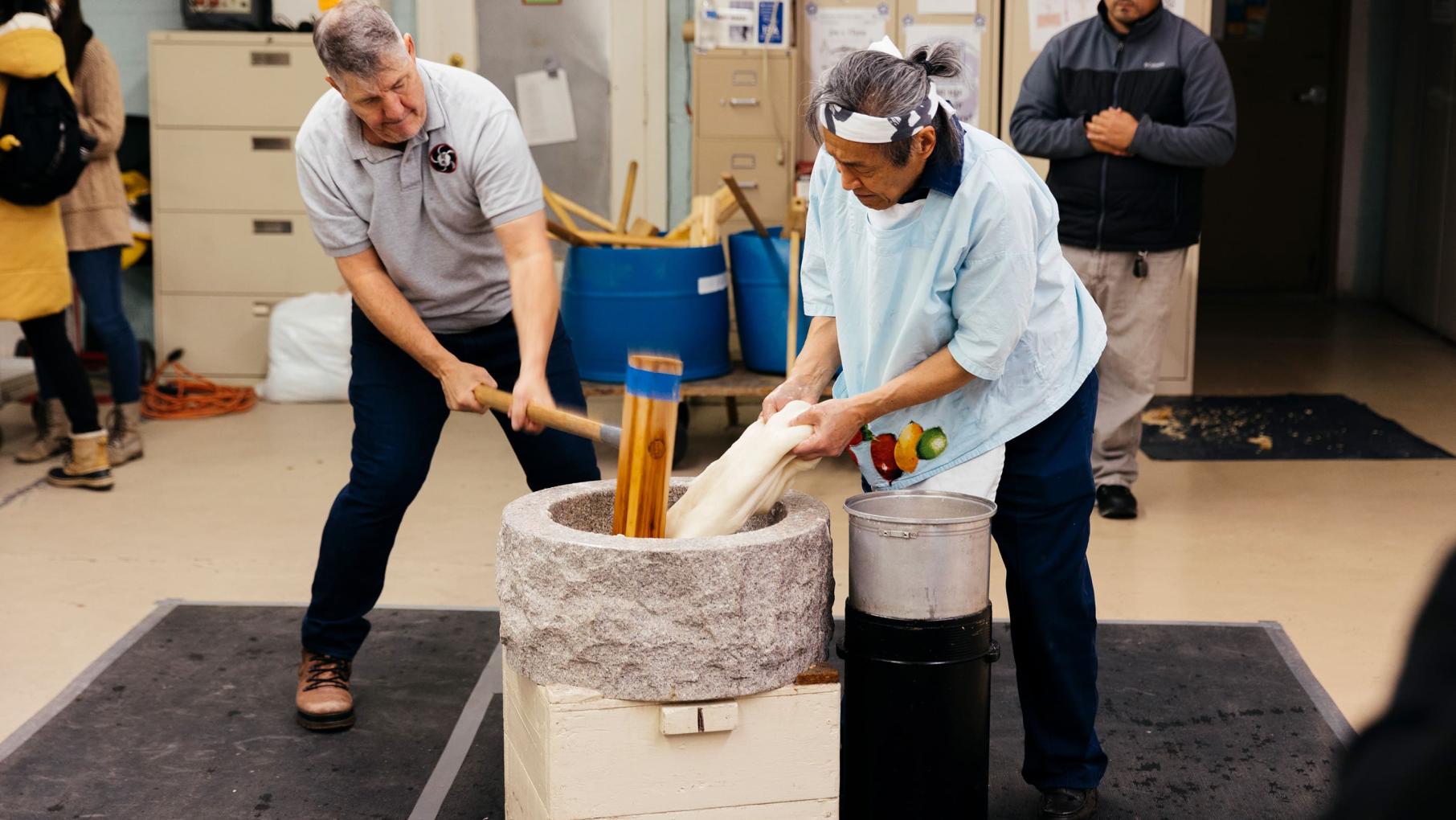 Pounding rice in a mortar called an usu.