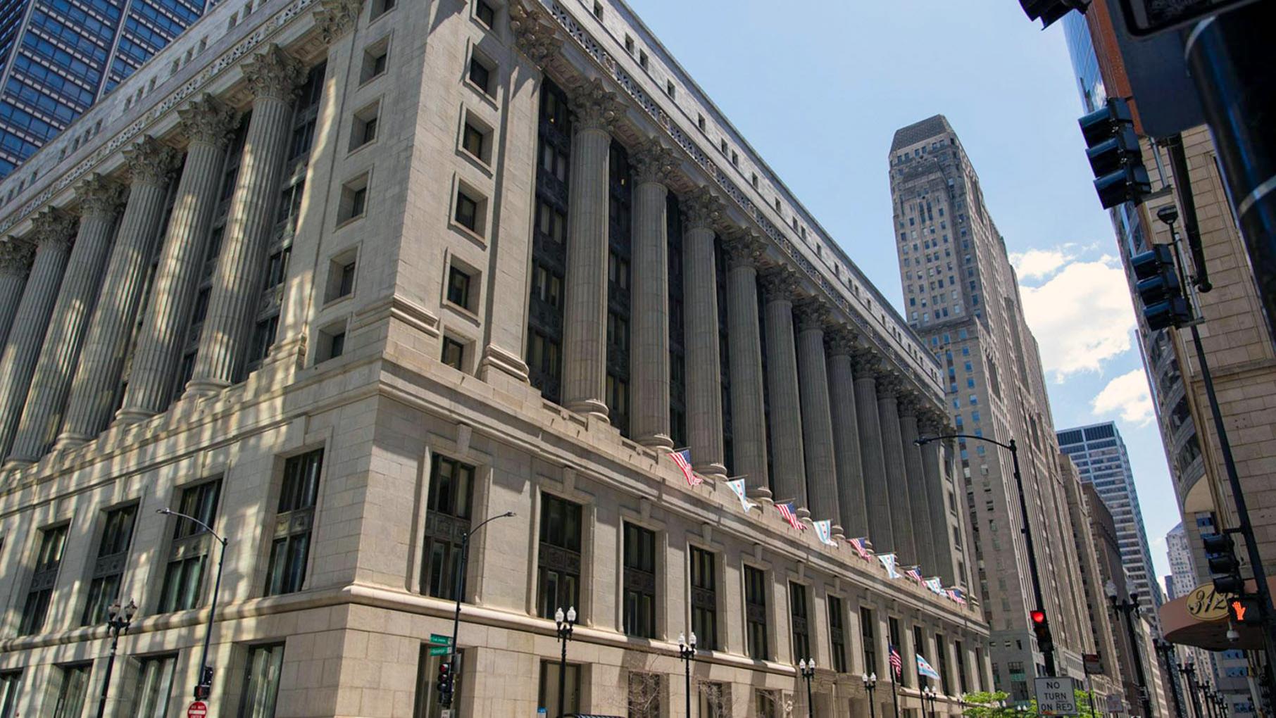 The exterior of Chicago's City Hall