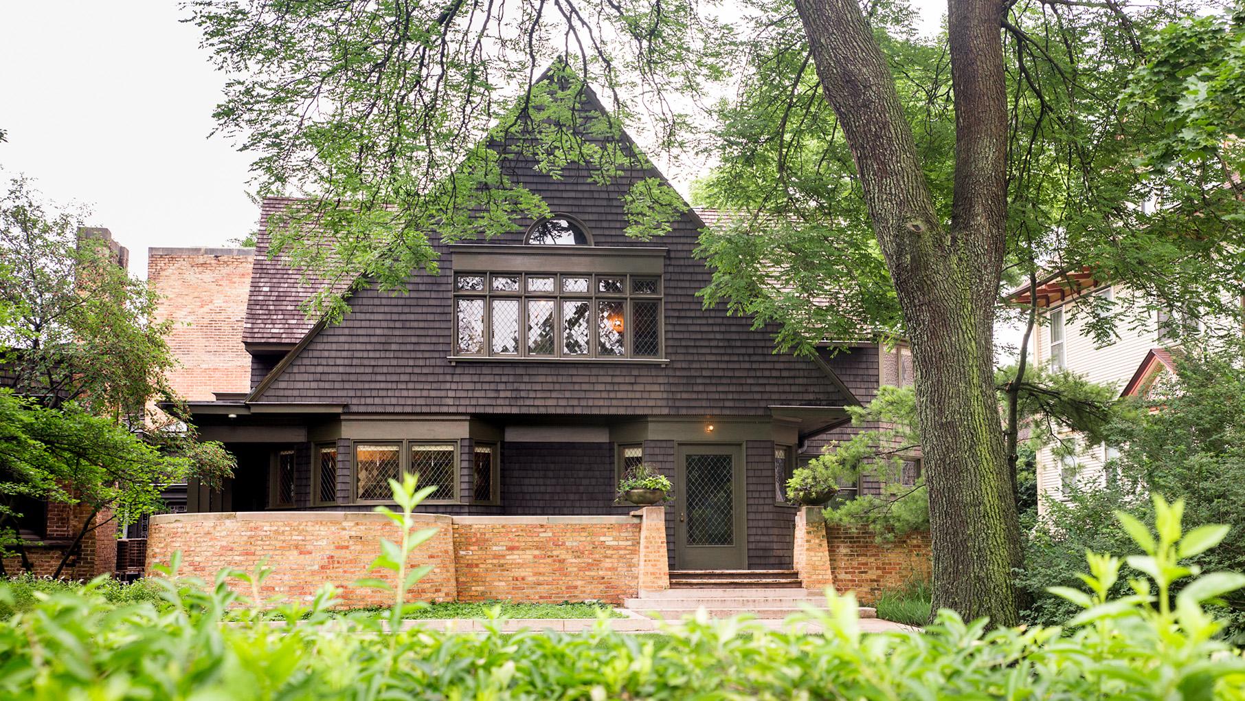 Carmy visits Frank Lloyd Wright's Oak Park home and studio in season four of 'The Bear.' Credit: iStock The triangle roof of Frank Lloyd Wright's house, with a tree and greenery in front