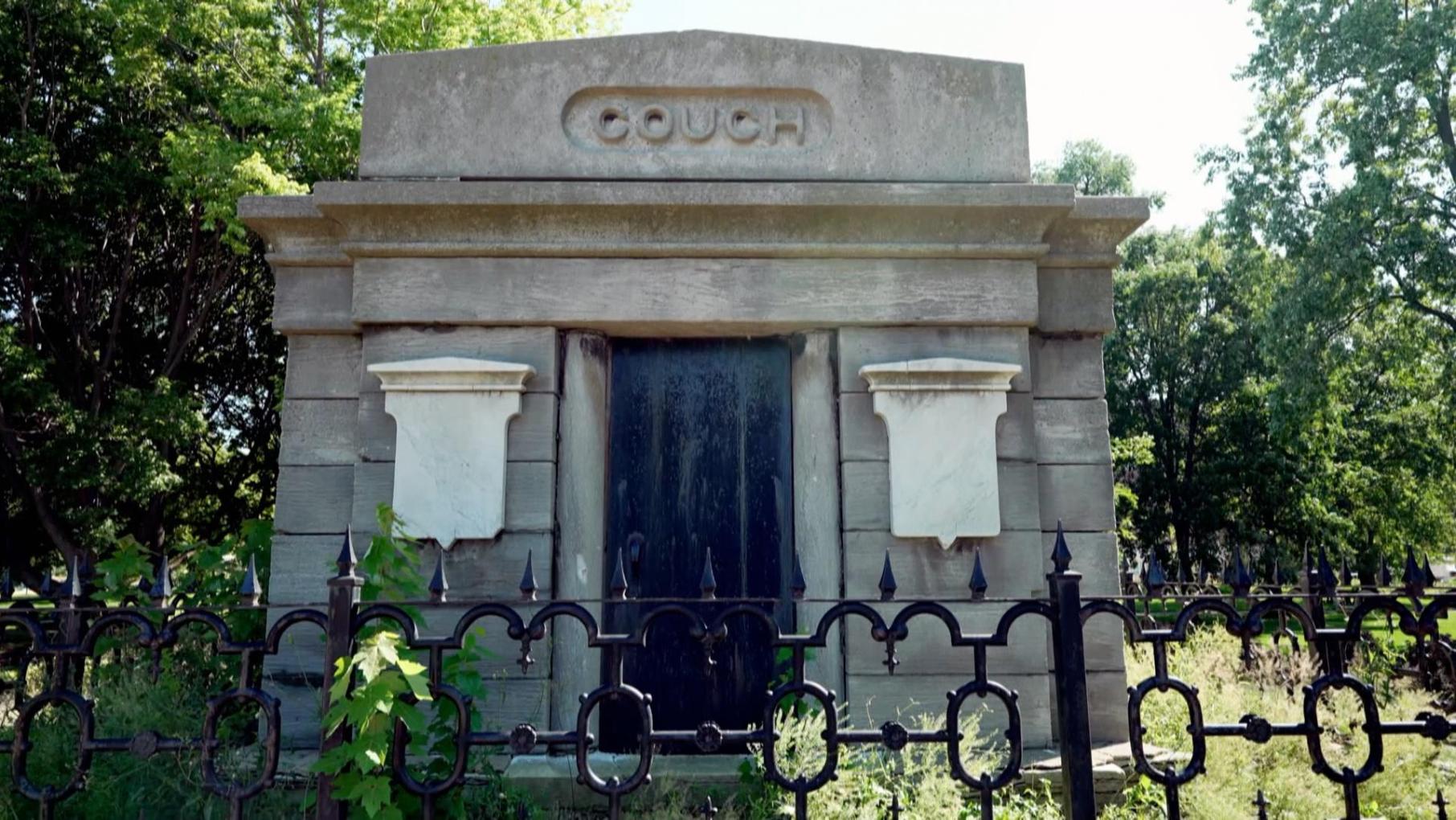 Why is there a lone tomb in Lincoln Park?: asset-mezzanine-16x9