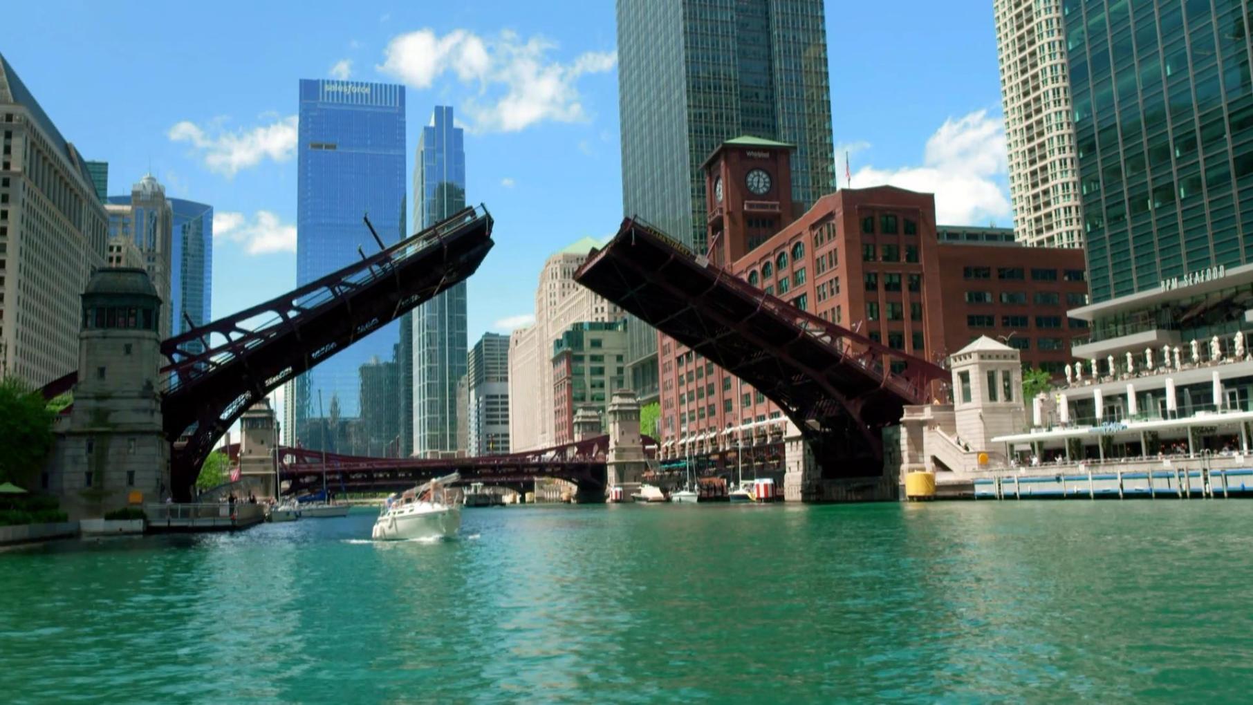 Inside a Chicago River Bridge House: asset-mezzanine-16x9