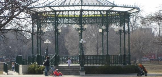 The gazebo in Chicago's Welles Park