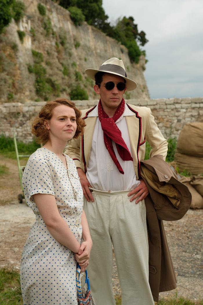 Margo Durrell (DAISY WATERSTONE) & Lawrence Durrell (JOSH O’CONNOR) in The Durrells in Corfu. Photo: Joss Barratt for Sid Gentle Films & MASTERPIECE