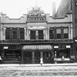 A black and white image of O'Leary's saloon in 1906