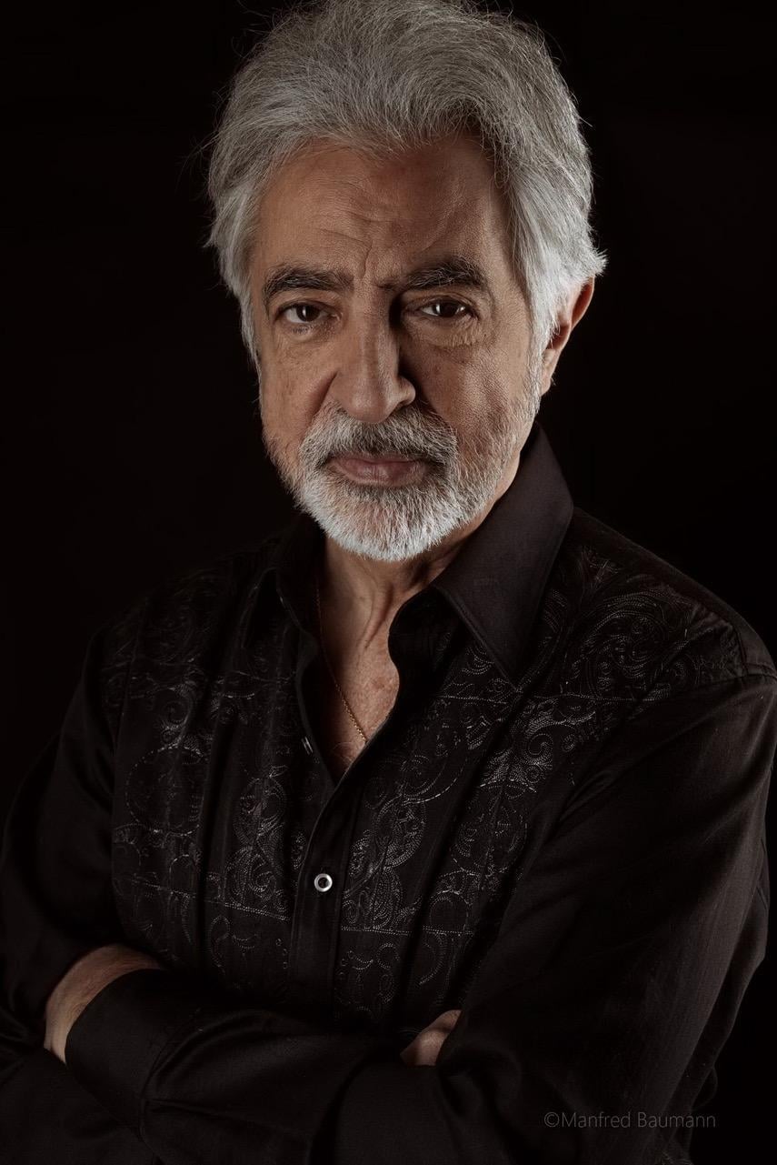 Joe Mantegna headshot